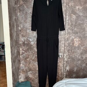 Black Women's jogger Jumpsuit knit  waist sinch tie pockets